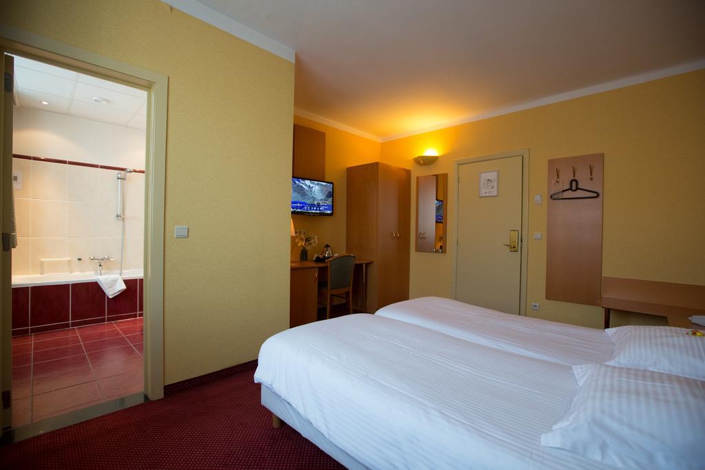 Albion Hotel Ypres Cameră foto